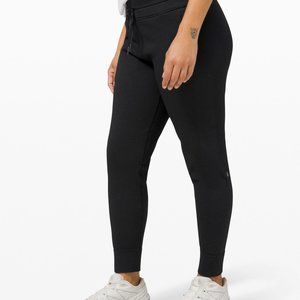 Lululemon Engineered Warmth Jogger in Black New with Tags Women's Size 6 S M NWT